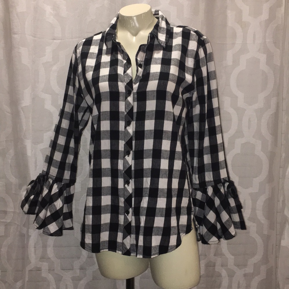 So cute Black n White Bell sleeve flannel small